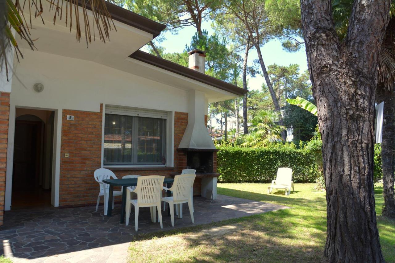 Villa A Lignano Con 2 Camere E Giardino Lignano Sabbiadoro Exterior photo