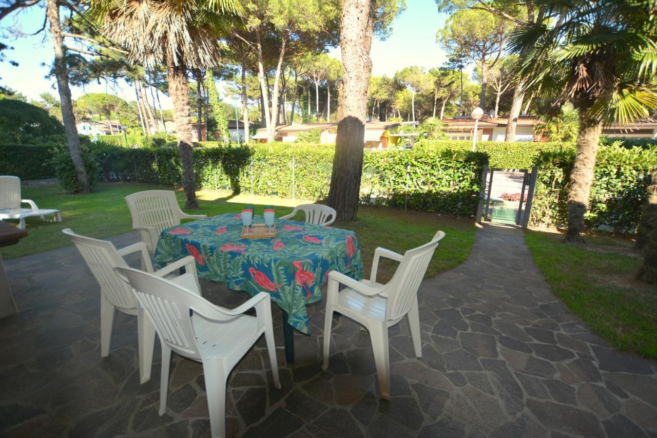 Villa A Lignano Con 2 Camere E Giardino Lignano Sabbiadoro Exterior photo